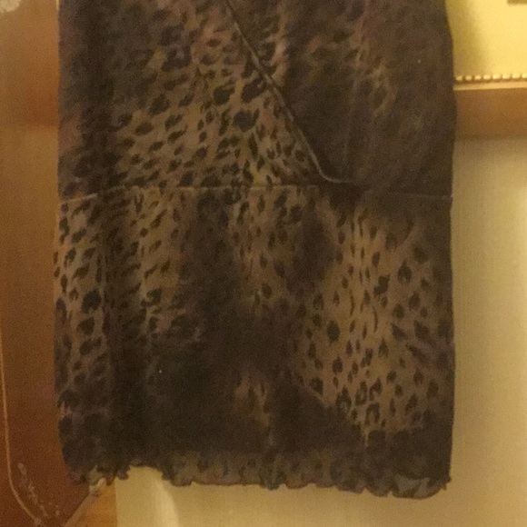 ORANGE USA ANIMAL PRINT SLEEVELESS V-NECK BLOUSE - Picture 2 of 6